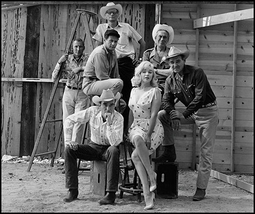 Dinter 3_John Huston, Marilyn Monroe, Clark Gable, Montgomery Clift, Eli Wallach and Arthur Miller on the set of The Misfits, Reno, USA 1960, copyright Elliott Erwitt_Magnum Photos