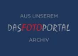 Bild des Foto Portal Archivs. Hierauf ist ein dunkelblauer Hintergrund auf welchem sich das Foto Portal Logo befindet. Darüber und darunter befindet sich der Text "Aus unserem Archiv".