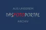 Bild des Foto Portal Archivs. Hierauf ist ein dunkelblauer Hintergrund auf welchem sich das Foto Portal Logo befindet. Darüber und darunter befindet sich der Text "Aus unserem Archiv".