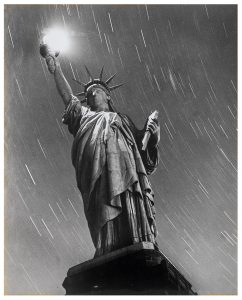 Andreas Feininger, Statue of Liberty at night, New York, 1940, Andreas Feininger Archive, c/o Zeppelin Museum Friedrichshafen