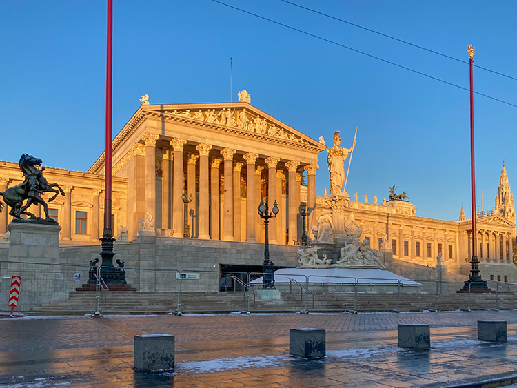 Parlament_Ringstrassenseite_IMG_4233 wp Das Österreichische Parlament