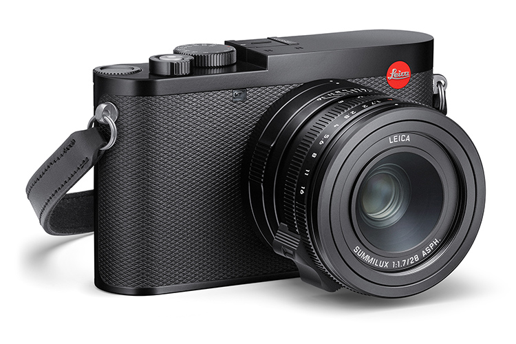 19080_Leica_Q3_hero_strap_LoRes_LoRes wp