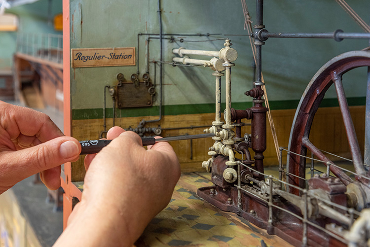 Bei den Modellbauern wird gerade eine riesige „Eisfabrik“ restauriert. Foto: Deutsches Museum