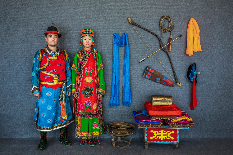 Anerkennung in der Kategorie Kultur Portfolio Li Youshan : Hochzeitskostüme in der Mongolei