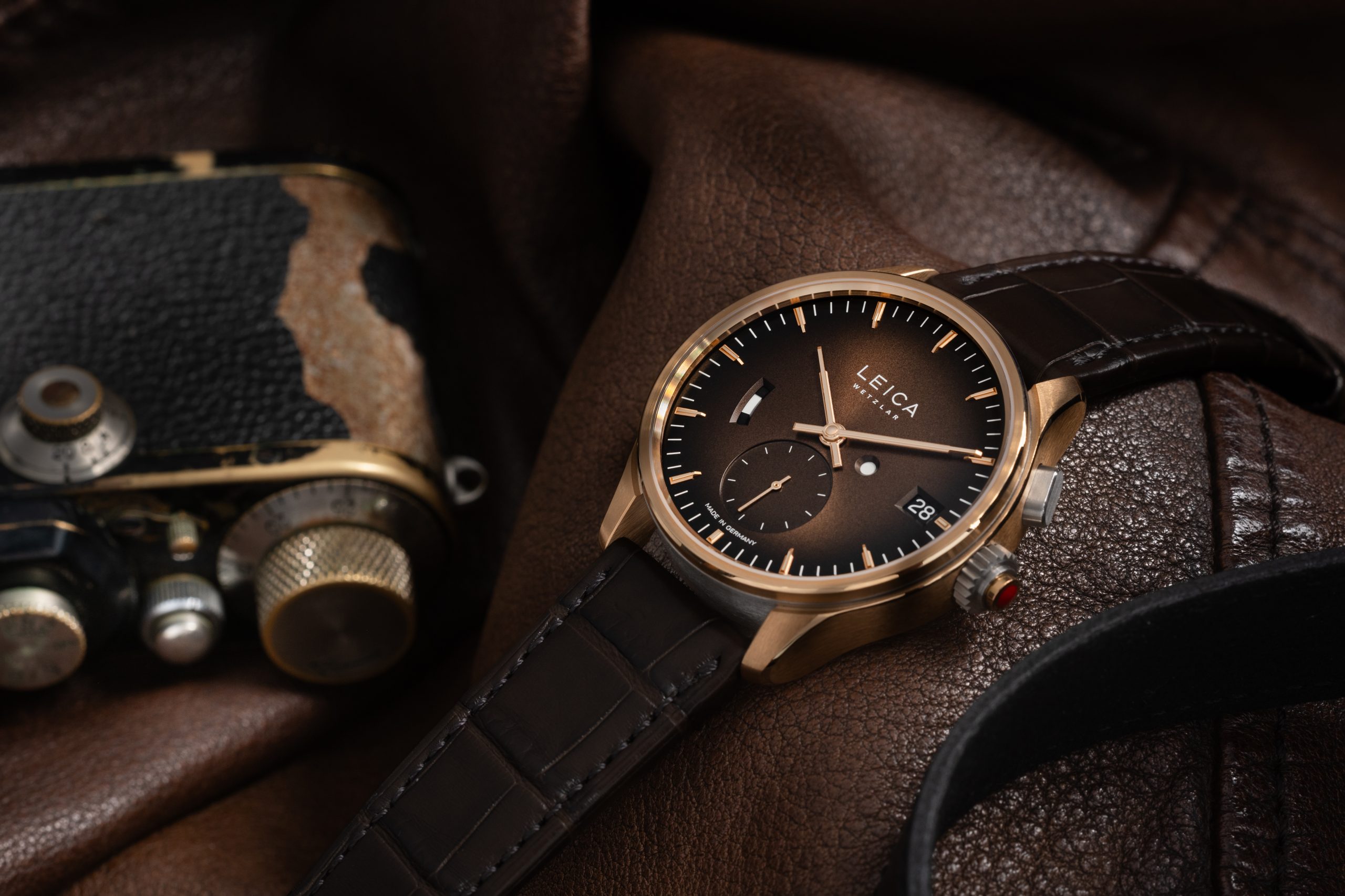 Leica_Watch_ZM_1_Gold_Limited_Edition_Ambient_09_HiRes