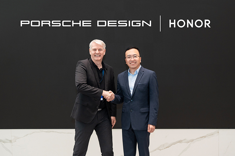 HONOR Partnerschaft Porsche Design Stefan Buescher Vorstandsvorsitzender der Porsche Lifestyle Group George Zhao CEO von Honor wp