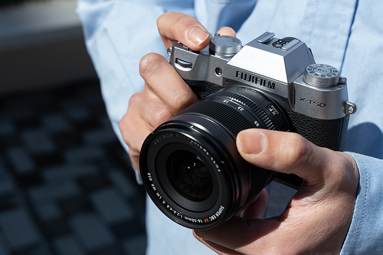 01 XF16-50mm_Lifestyle_2_20wp