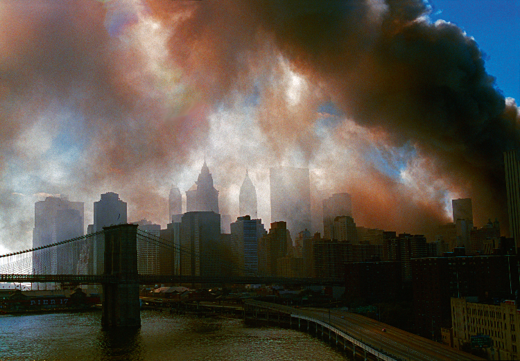 2 Hoepker, Blick von der Manhattan Bridge, 11. September 2001