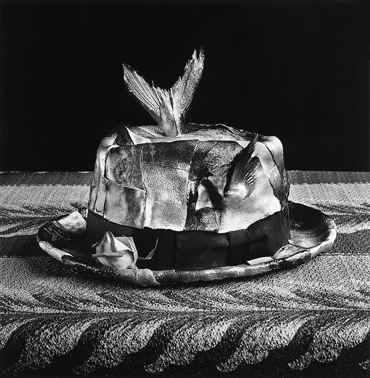 Inada + Bōshi, Yellowtail and hat, 1986. Courtesy PGI gallery, Tokyo, and Aperture. © Kon Michiko 2025
