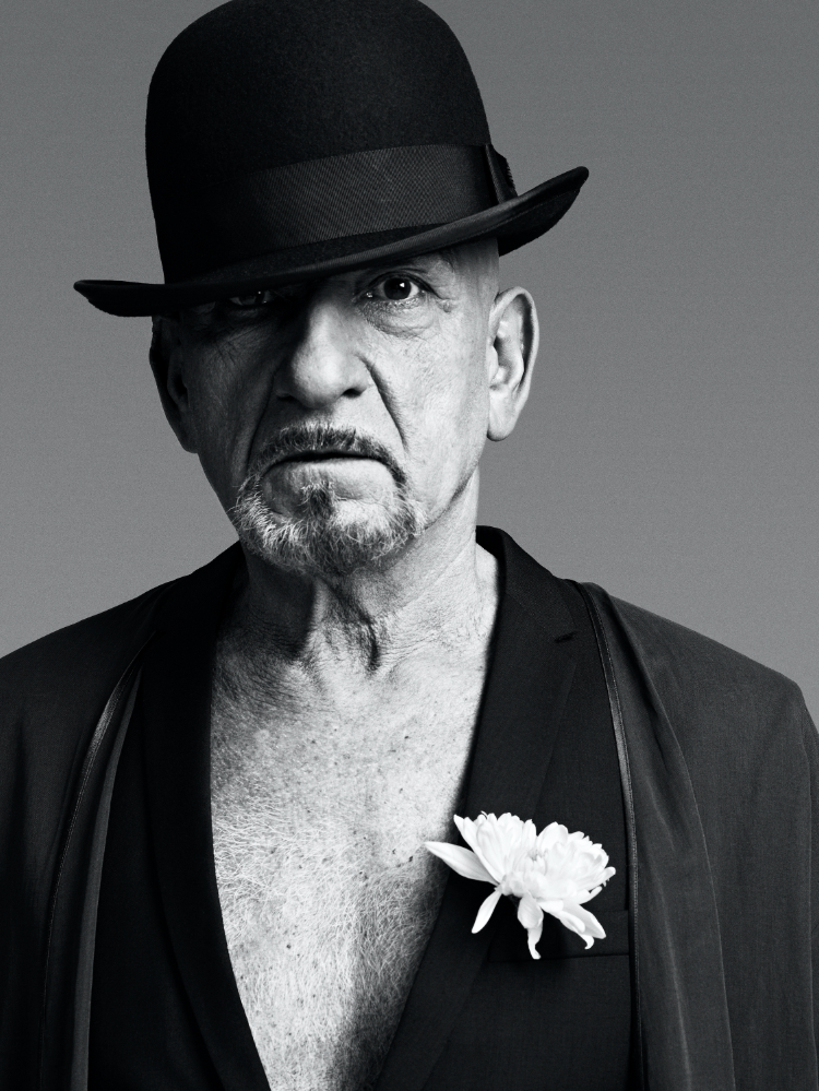 Foto Bryan Adams. Sir Ben Kingsley mit Blume,, London 2010 Foto Bryan Adams. Sir Ben Kingsley mit Blume,, London 2010