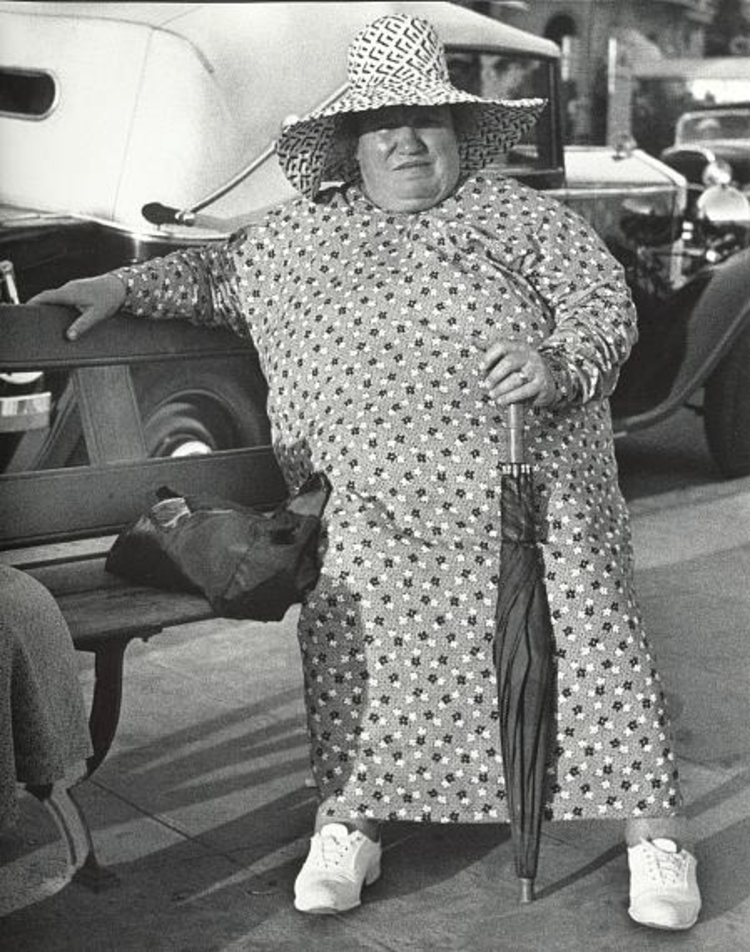 Lisette Model Promenade des Anglais, Nice, 1934 Gelatinesilberabzug 1977 von Gerd Sander Lisette Model Promenade des Anglais, Nice, 1934 Gelatinesilberabzug 1977 von Gerd Sander