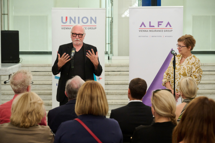 Lois Lammerhuber bei der Eröffnung der Ausstellung in Budapest