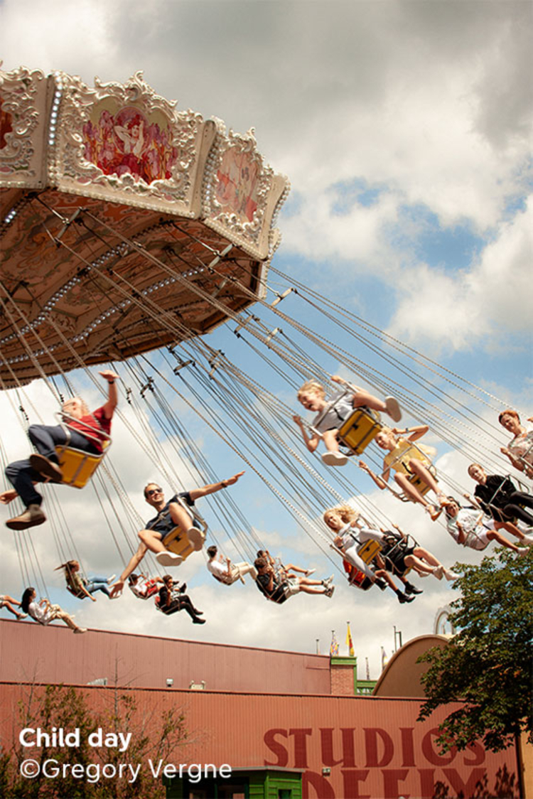 Der glorreiche Gewinner ist Gregory Vergne aus Frankreich mit seinem Bild „Child Day“.
