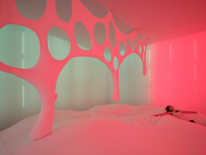 Für Kinder. Kunstgeschichten seit 1968 Ernesto Neto Uni Verso Bebé II Lab, 2007/2025 Ausstellungsansicht Haus der Kunst München, 2025 Foto: Agostino Osio Für Kinder. Kunstgeschichten seit 1968 Ernesto Neto Uni Verso Bebé II Lab, 2007/2025 Ausstellungsansicht Haus der Kunst München, 2025 Foto: Agostino Osio