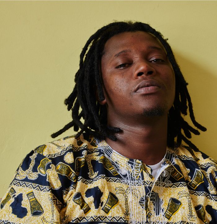 Tony alias Aladje Muntaga Djalo aus Guinea Conakry lebt in Lissabon und verkörpert verschiedene kulturelle Identitäten. Dzifa Peters, aus dem Projekt Perspicere: The Invention of Self (2017), C-Print © Dzifa Peters