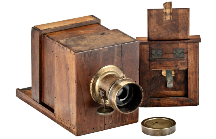 Charles Chevalier Daguerreotype Camera 1/4 Plate Start price: € 12,000 Verkauft für 19.000 €. Charles Chevalier Daguerreotype Camera 1/4 Plate Start price: € 12,000 Verkauft für 19.000 €.