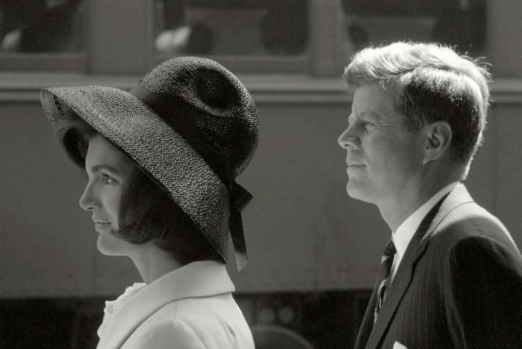 Jackie und John F. Kennedy erwarten Hassan II. von Marokko, Washington 1963. © Max Scheler Nachlass, Hamburg Jackie und John F. Kennedy erwarten Hassan II. von Marokko, Washington 1963. © Max Scheler Nachlass, Hamburg