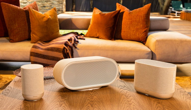 Denon Home 200 400 600 White Lifestyle 05_DxO